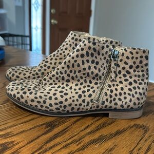 Cat and Jack youth size 4 leopards print booties